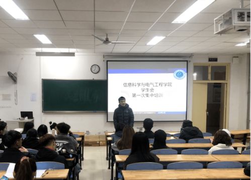 青春引擎 学院融媒体中心开展学生干部技能培训活动精要